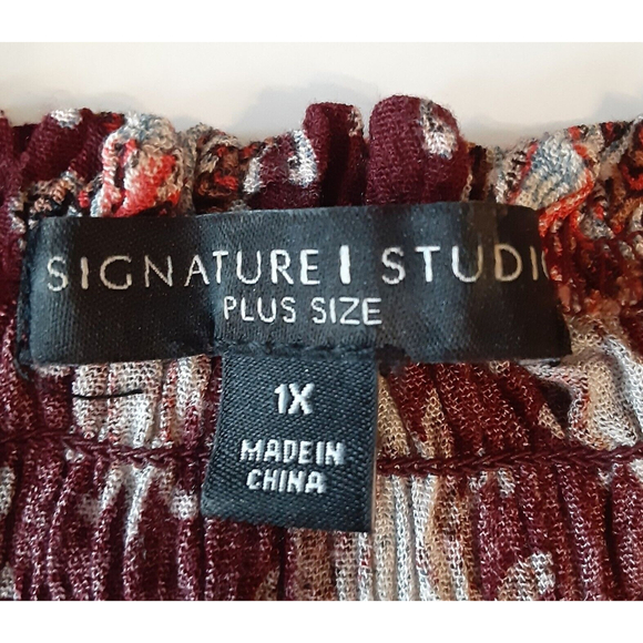 Signature I Studio Women's 1X Burgundy Print Boho Blouse w/Smocking at the Neck - Picture 4 of 8